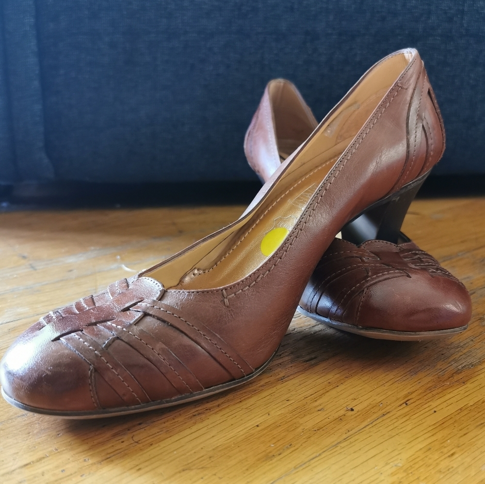 Strauss high-heels